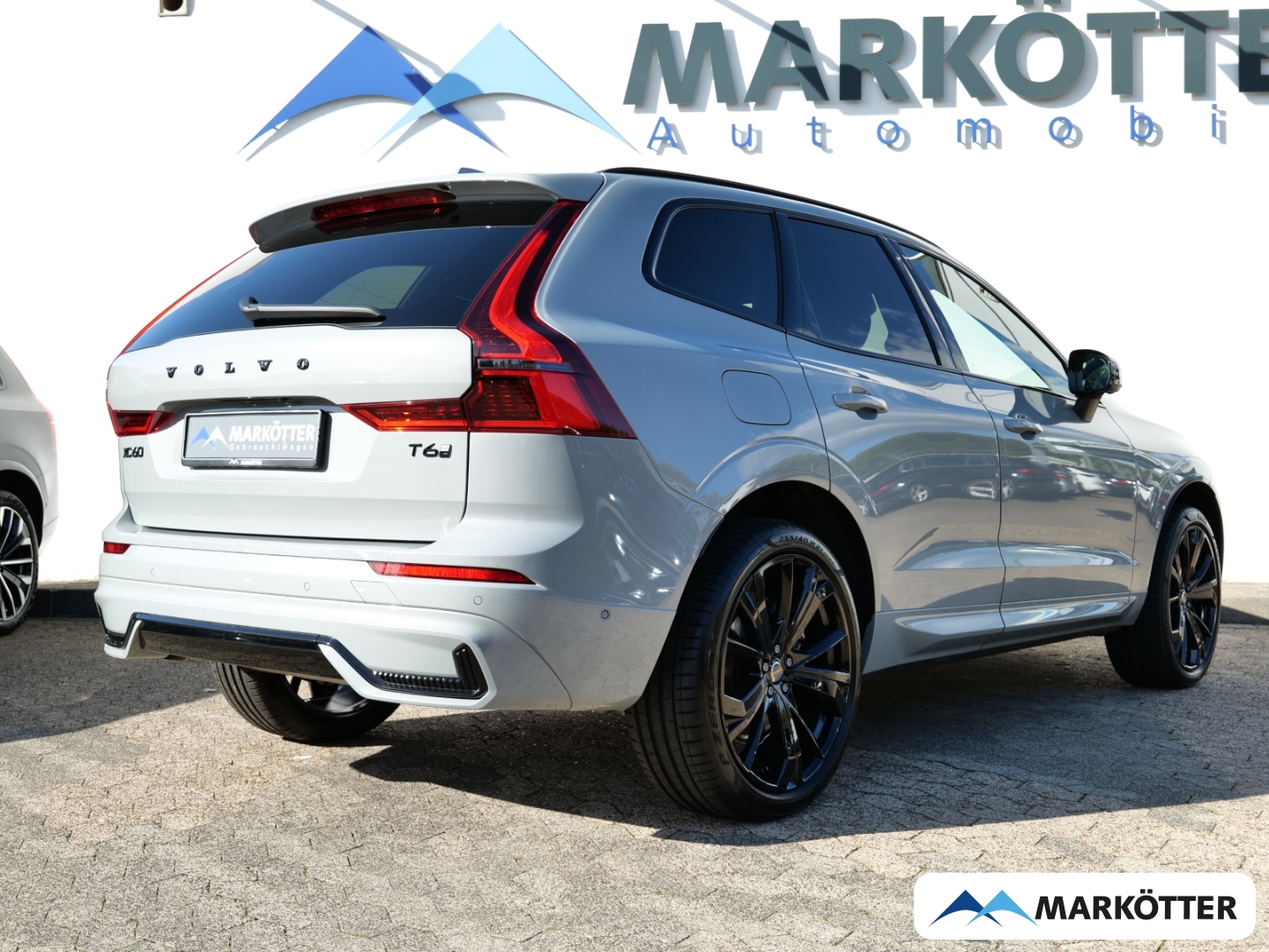 Fahrzeugabbildung Volvo XC60 T6 AWD Recharge Black Edition Plus STHZ/CAM