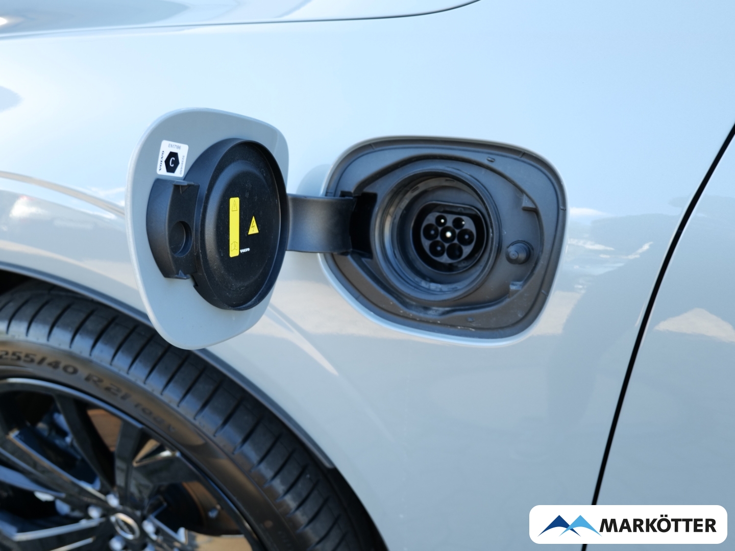 Fahrzeugabbildung Volvo XC60 T6 AWD Recharge Black Edition Plus STHZ/CAM