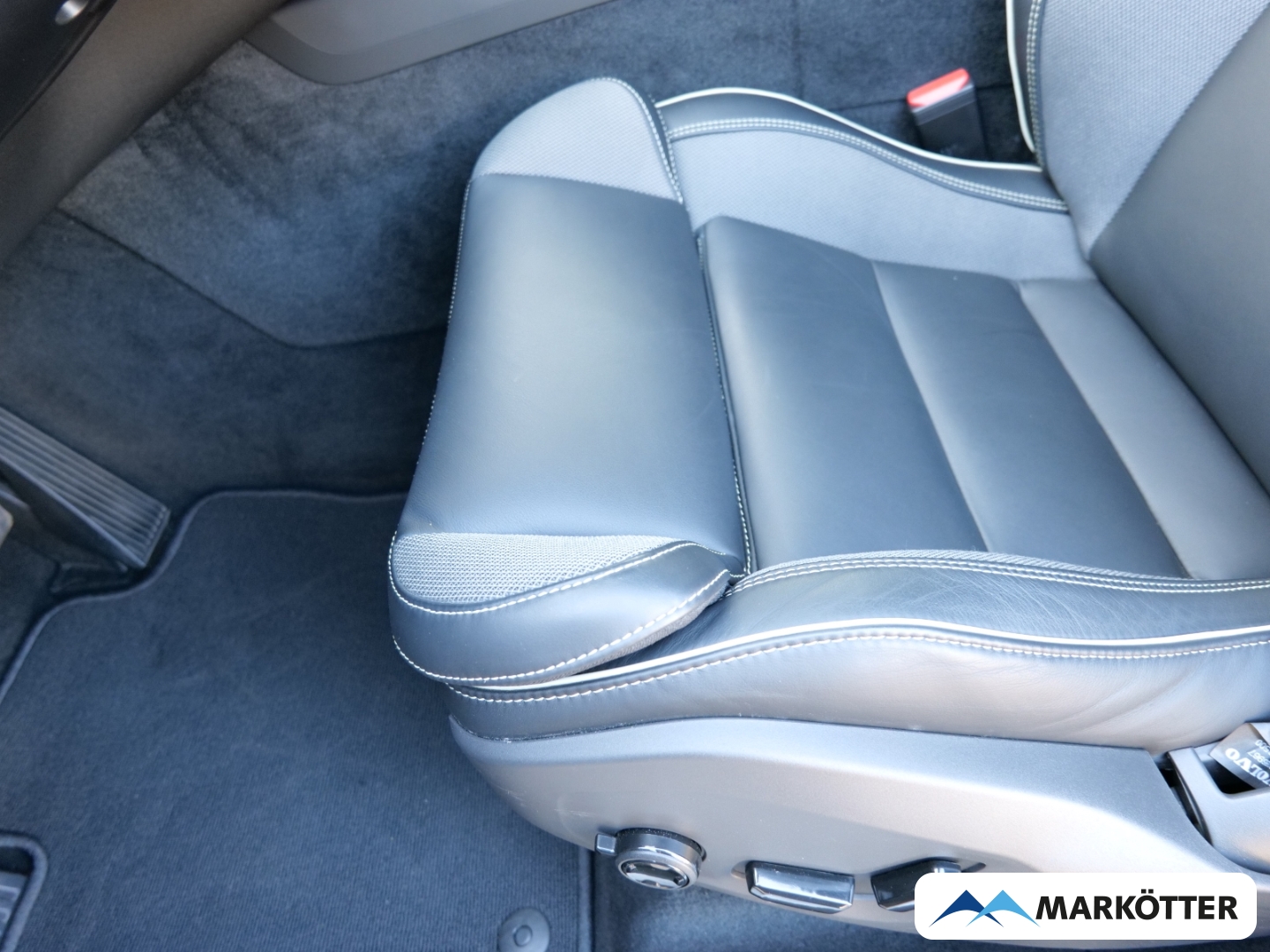 Fahrzeugabbildung Volvo XC60 T6 AWD Recharge Black Edition Plus STHZ/CAM