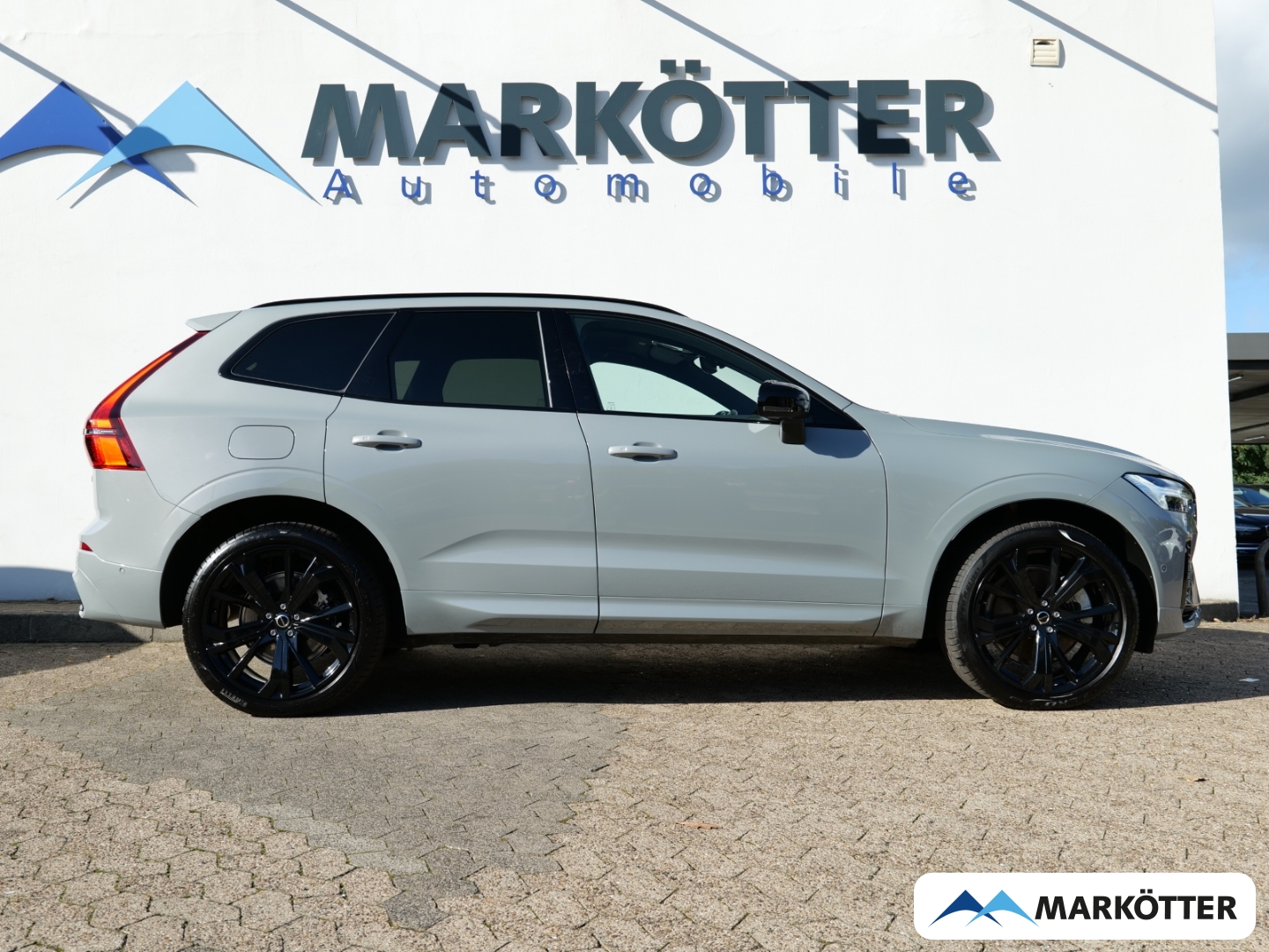 Fahrzeugabbildung Volvo XC60 T6 AWD Recharge Black Edition Plus STHZ/CAM