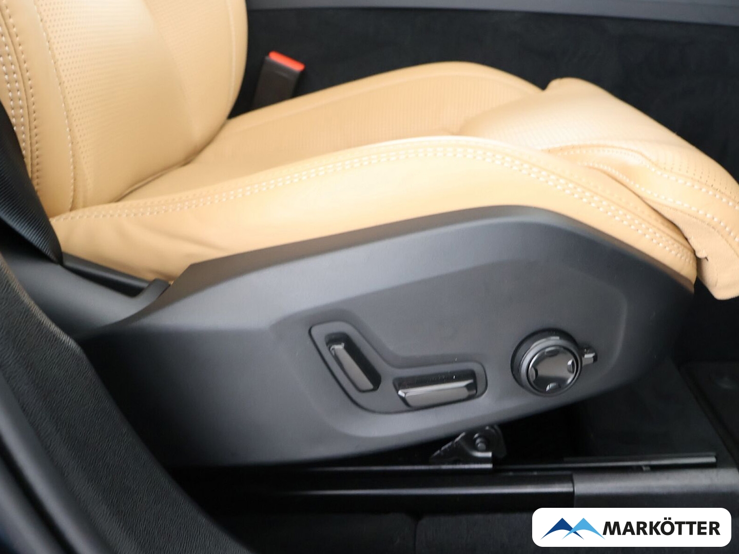 Fahrzeugabbildung Volvo XC60 B5 AWD Plus Dark Four-C/HEAD-UP/PANO/360CAM