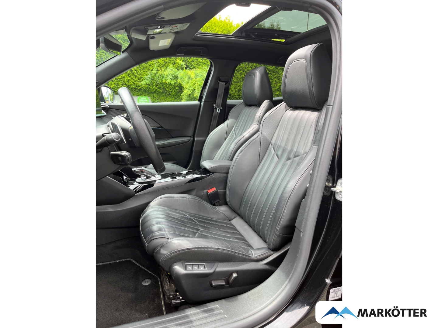 Fahrzeugabbildung Peugeot 2008 GT ACC/AHK/Keyless/Kamera/Massage/S-Dach