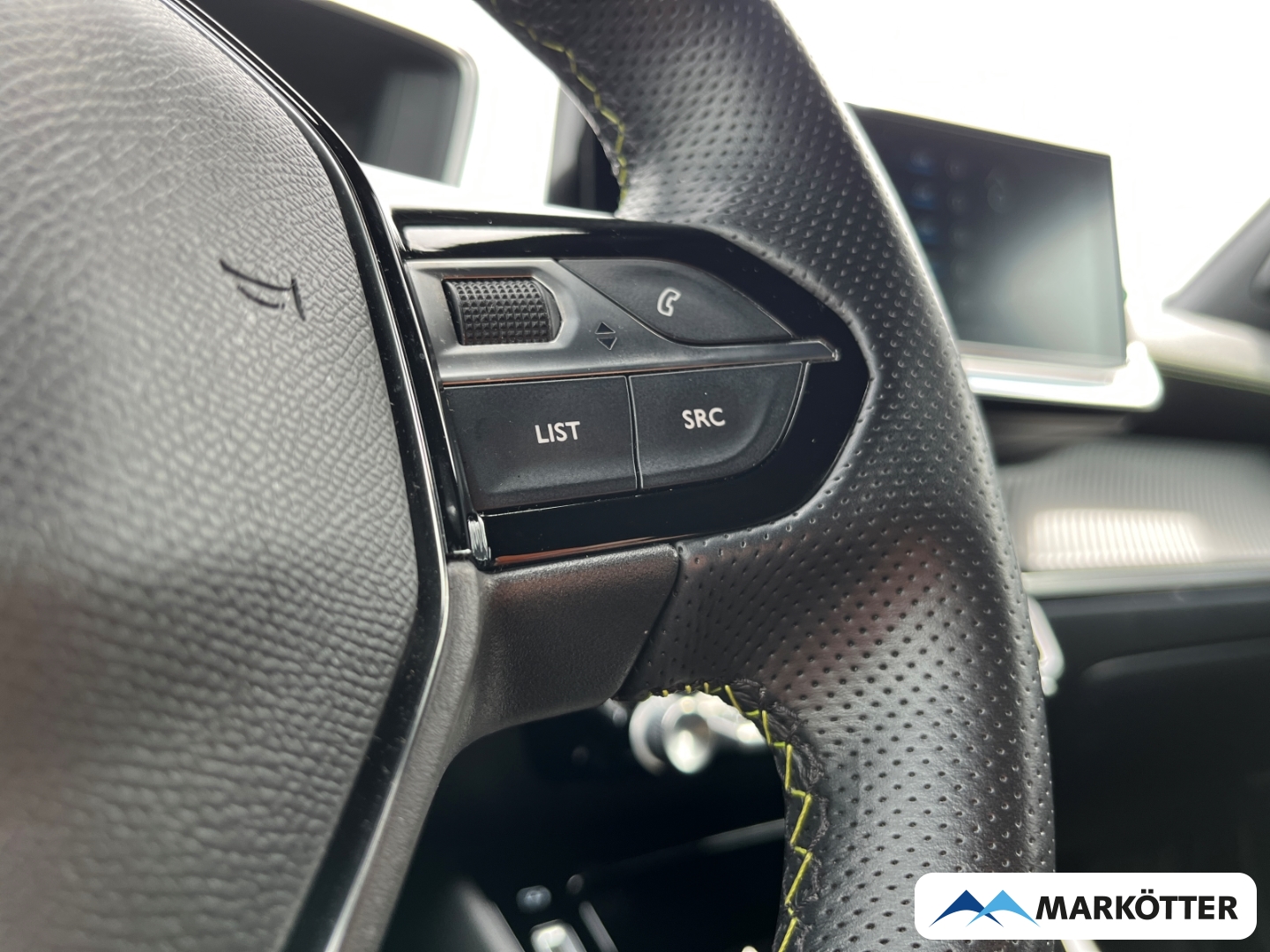 Fahrzeugabbildung Peugeot 2008 GT ACC/AHK/Keyless/Kamera/Massage/S-Dach
