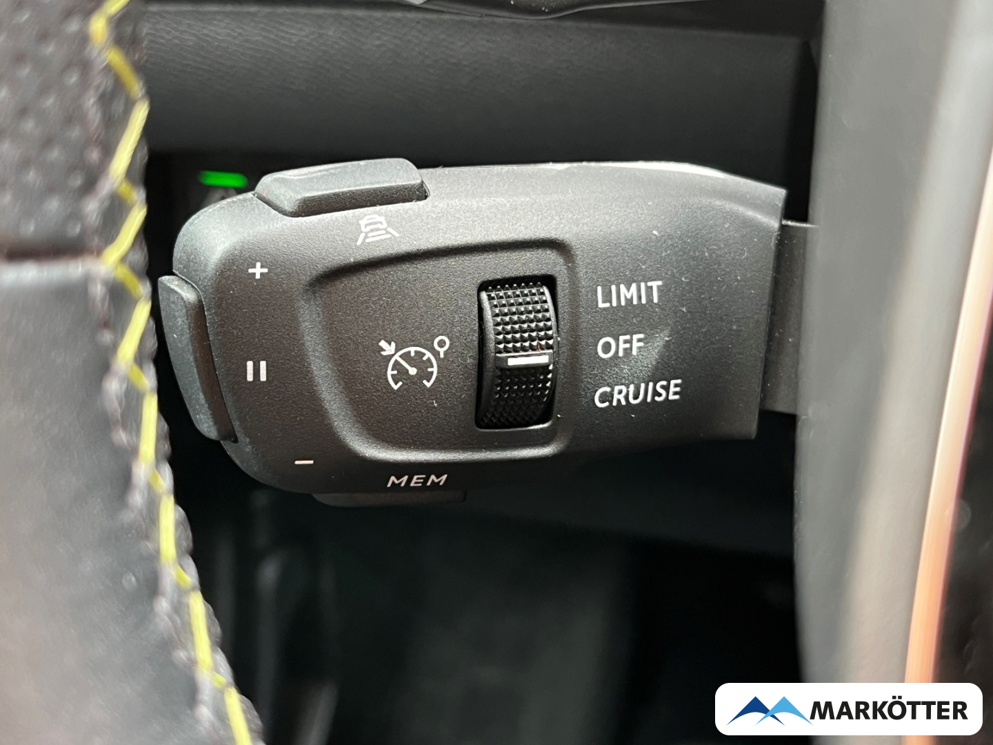 Fahrzeugabbildung Peugeot 2008 GT ACC/AHK/Keyless/Kamera/Massage/S-Dach