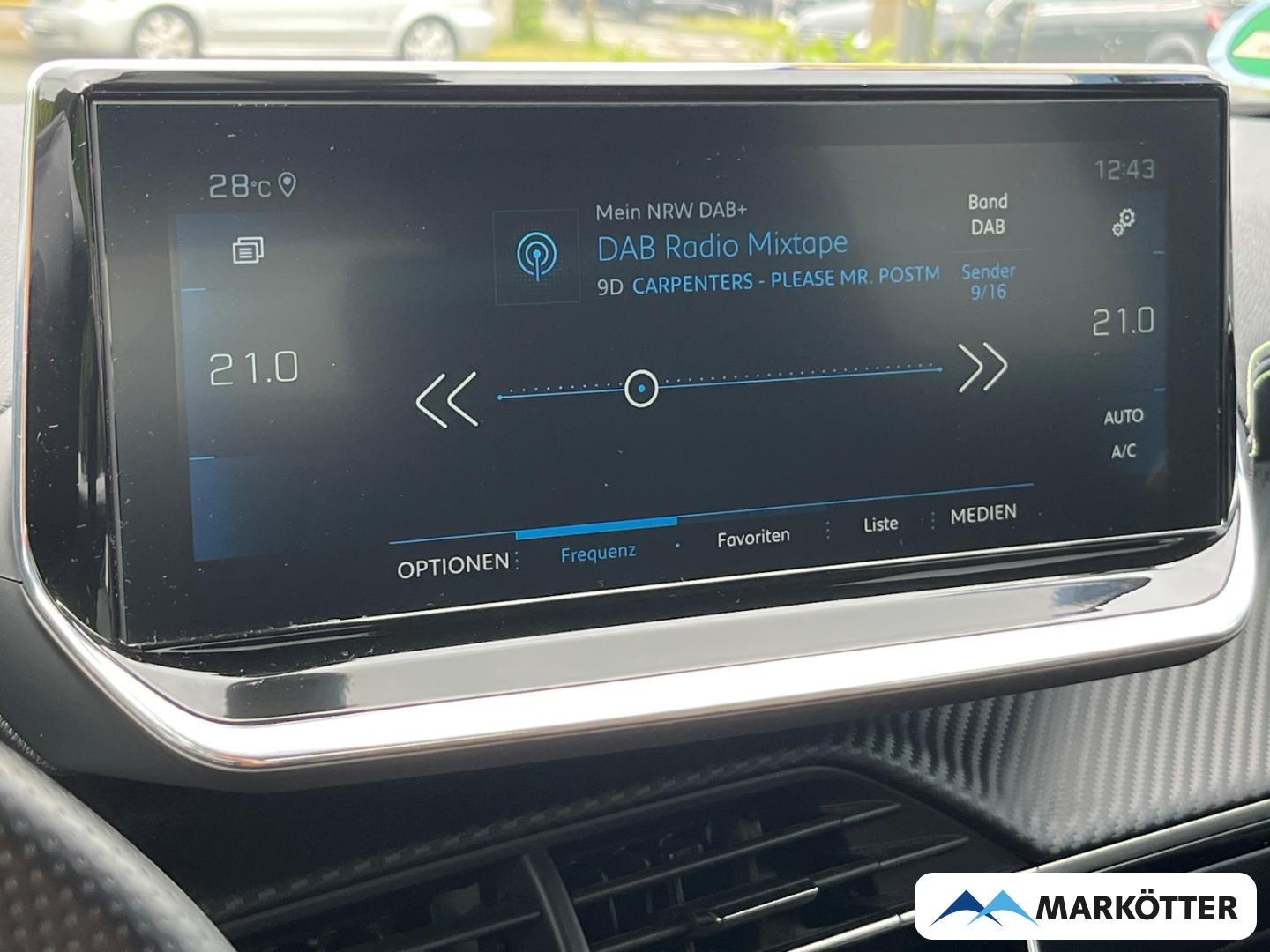 Fahrzeugabbildung Peugeot 2008 GT ACC/AHK/Keyless/Kamera/Massage/S-Dach