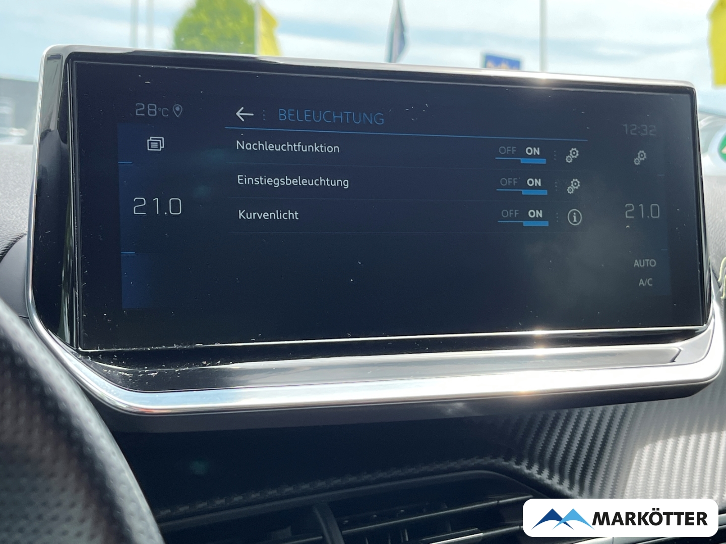Fahrzeugabbildung Peugeot 2008 GT ACC/AHK/Keyless/Kamera/Massage/S-Dach
