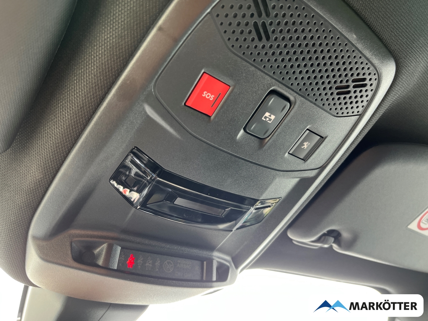 Fahrzeugabbildung Peugeot 2008 GT ACC/AHK/Keyless/Kamera/Massage/S-Dach