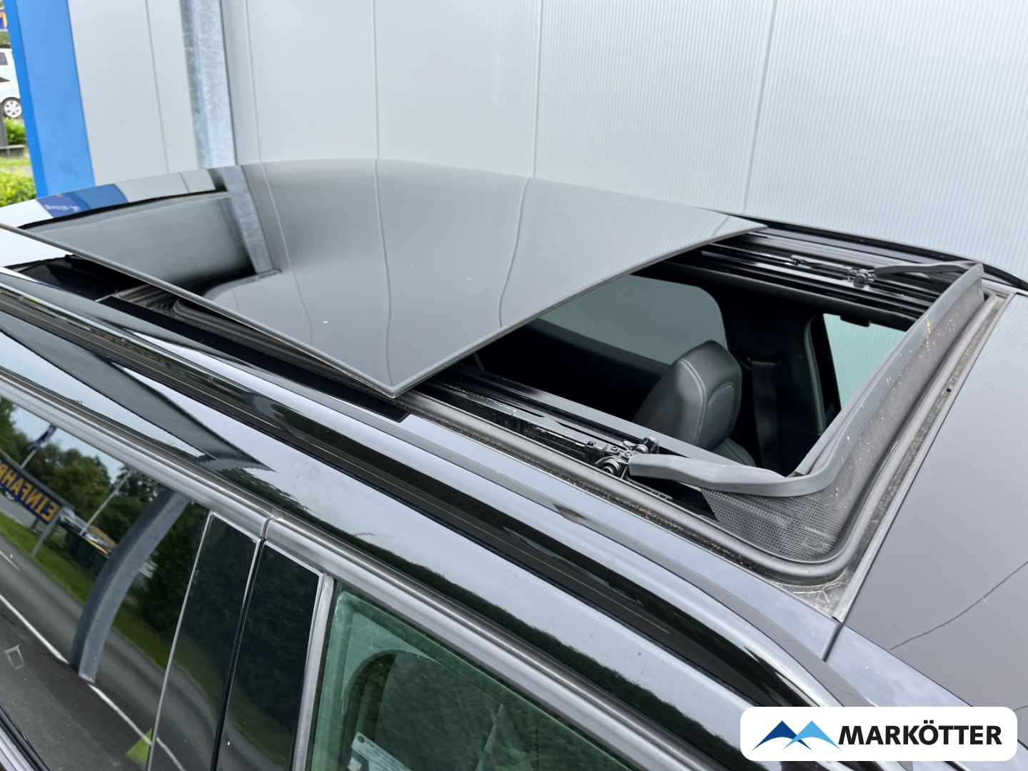 Fahrzeugabbildung Peugeot 2008 GT ACC/AHK/Keyless/Kamera/Massage/S-Dach
