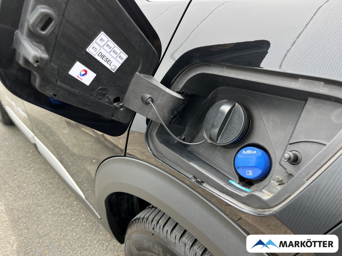 Fahrzeugabbildung Peugeot 2008 GT ACC/AHK/Keyless/Kamera/Massage/S-Dach