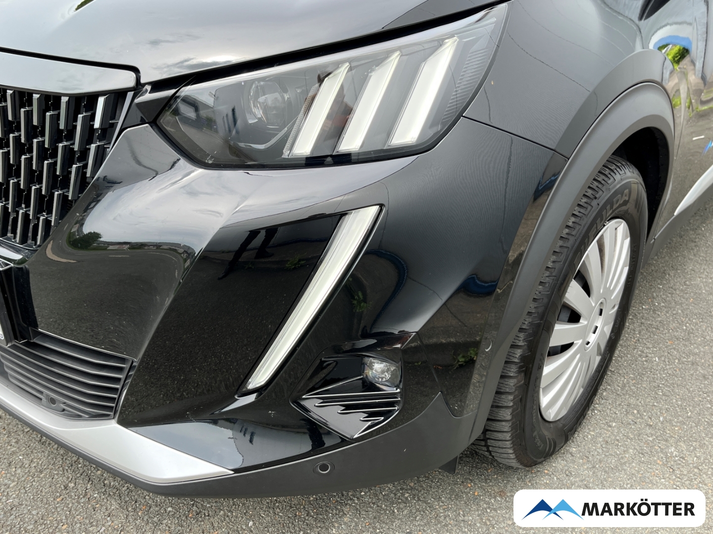 Fahrzeugabbildung Peugeot 2008 GT ACC/AHK/Keyless/Kamera/Massage/S-Dach
