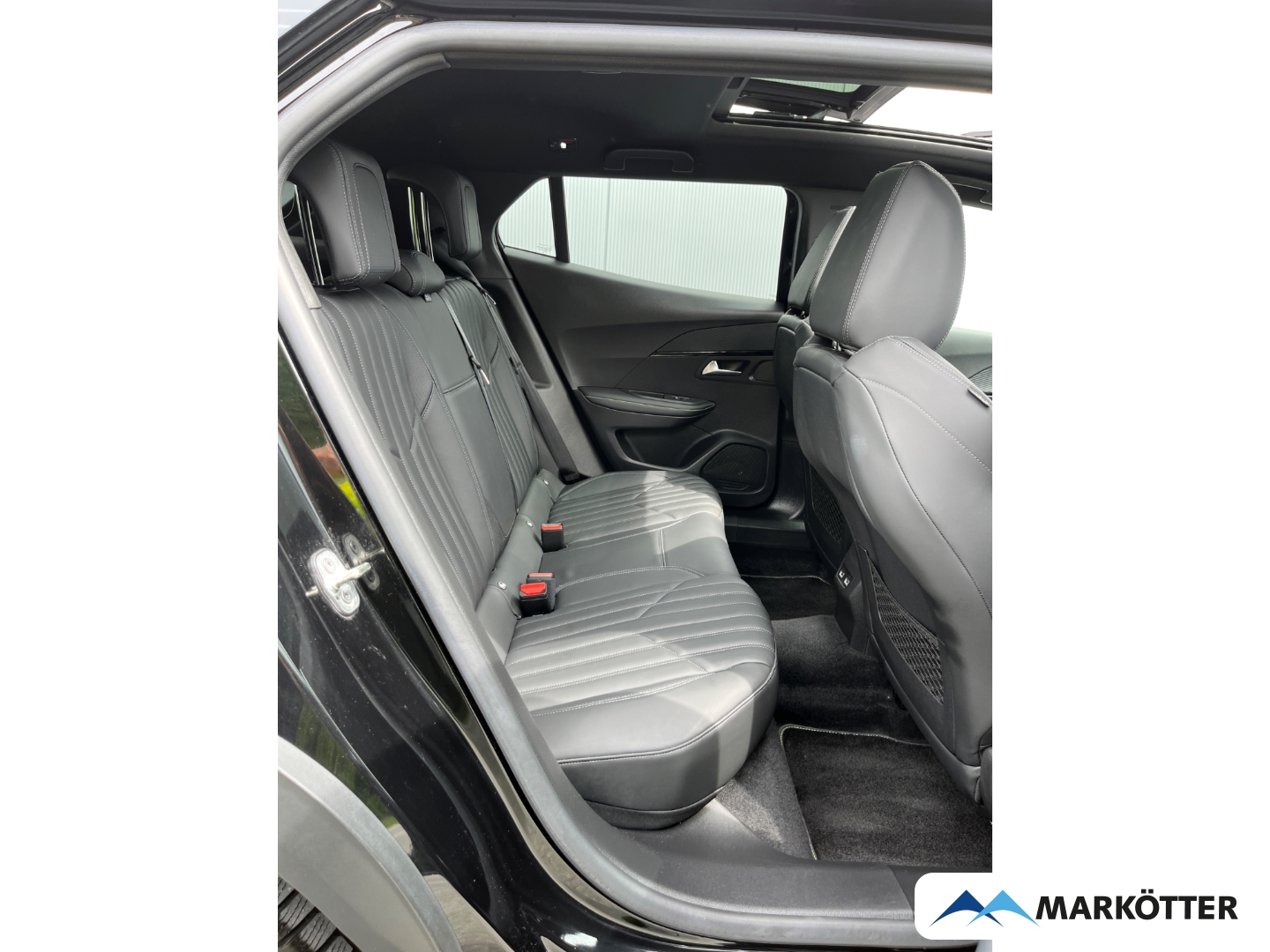 Fahrzeugabbildung Peugeot 2008 GT ACC/AHK/Keyless/Kamera/Massage/S-Dach