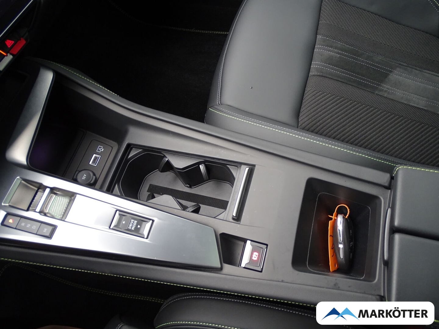 Fahrzeugabbildung Peugeot 308 GT 1.2 PureTech 130 EU6d PANO/RFK/NAVI