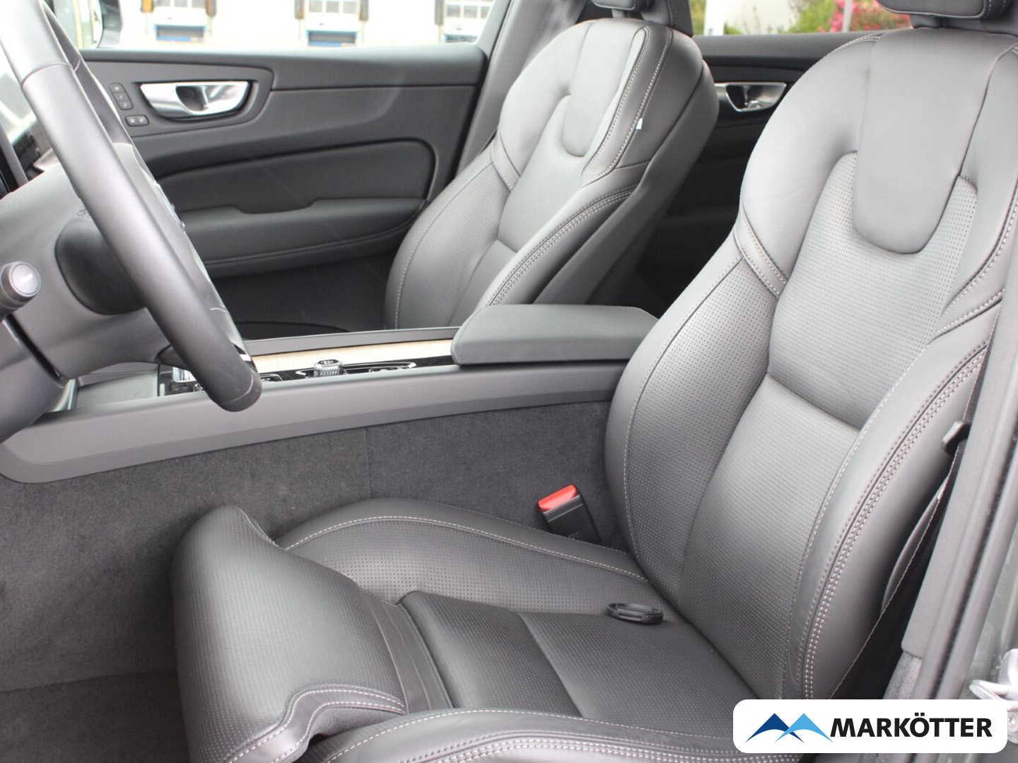Fahrzeugabbildung Volvo XC60 B5 FACELIFT Ultra Dark AWD/LHZ/SHZ/360/LUFT