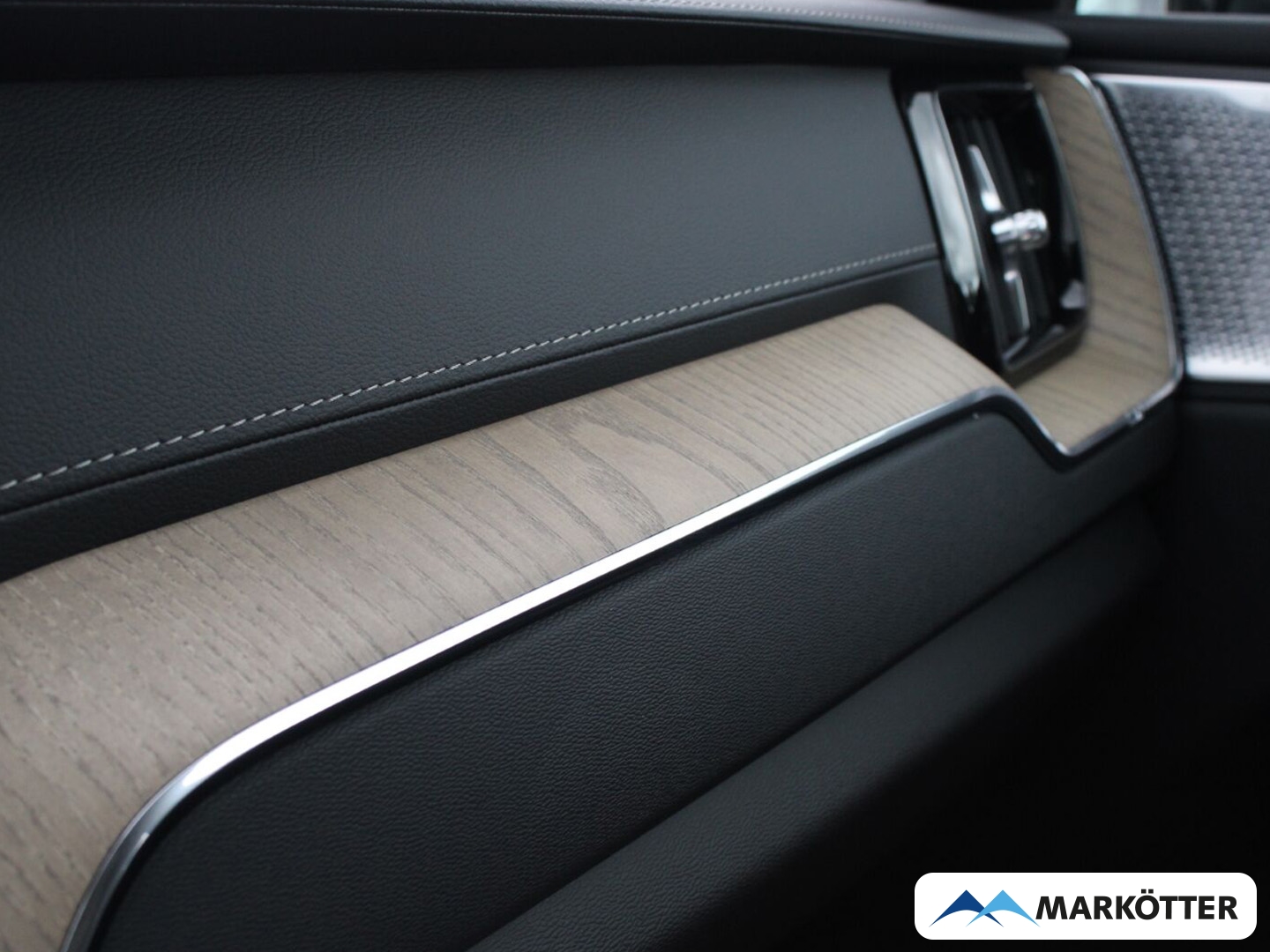 Fahrzeugabbildung Volvo XC60 B5 FACELIFT Ultra Dark AWD/LHZ/SHZ/360/LUFT