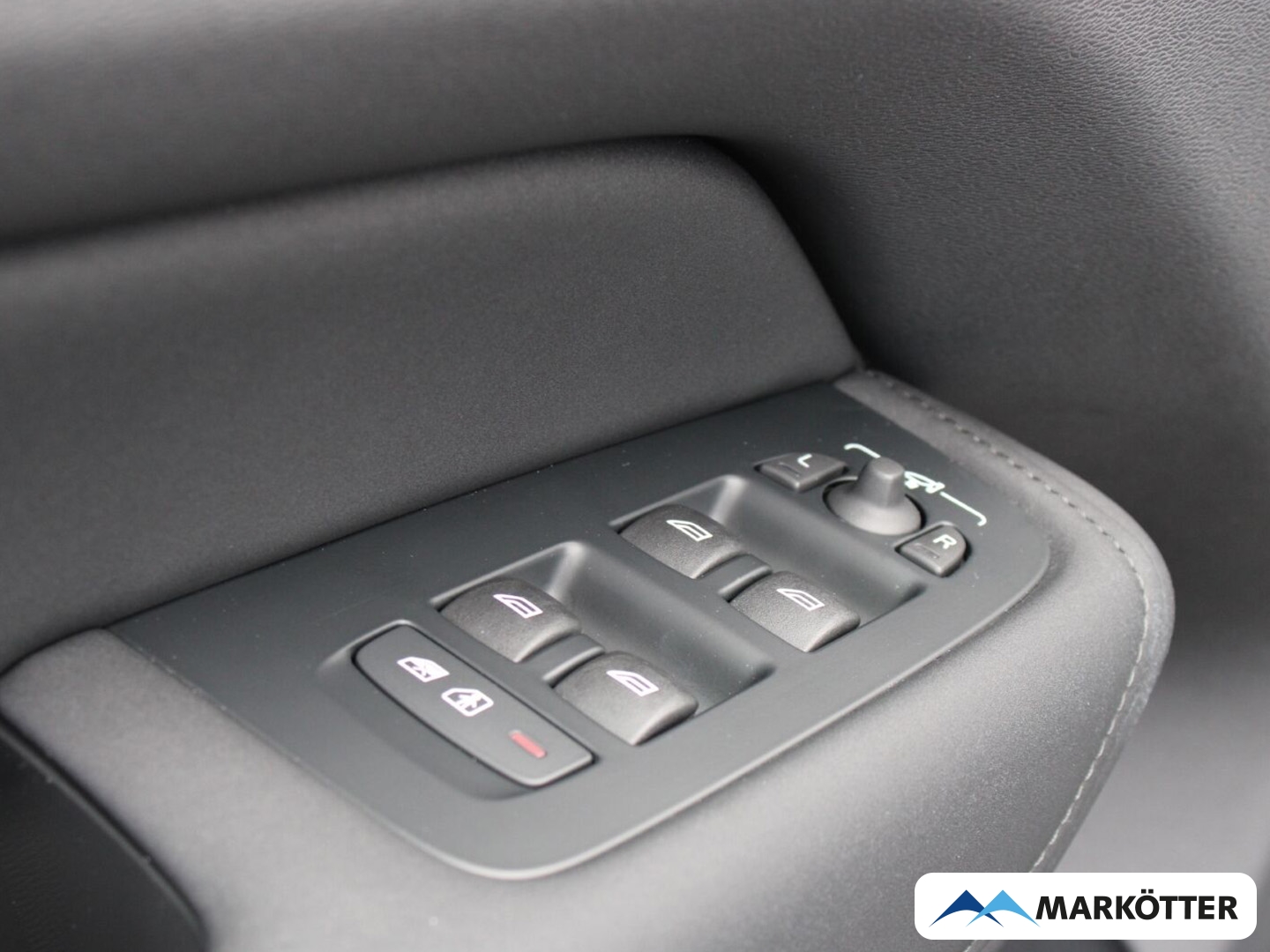 Fahrzeugabbildung Volvo XC60 B5 FACELIFT Ultra Dark AWD/LHZ/SHZ/360/LUFT