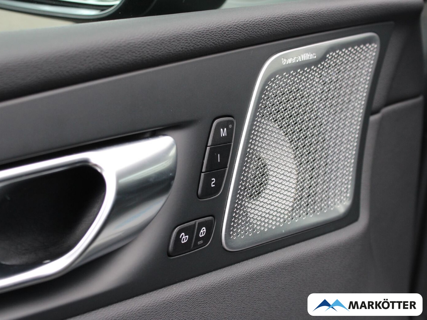 Fahrzeugabbildung Volvo XC60 B5 FACELIFT Ultra Dark AWD/LHZ/SHZ/360/LUFT