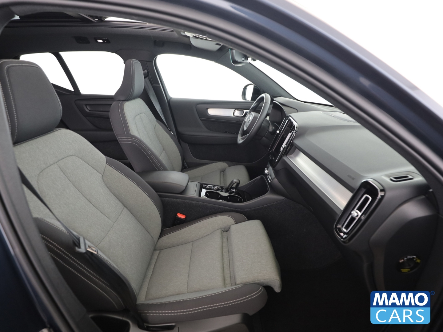 Fahrzeugabbildung Volvo XC40 B3 Plus Dark PIXEL/Pano/Totwinkel/Memory