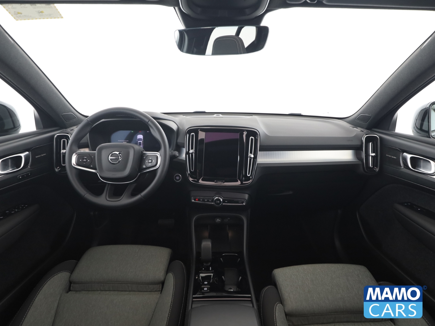 Fahrzeugabbildung Volvo XC40 B3 Plus Dark PIXEL/Pano/Totwinkel/Memory