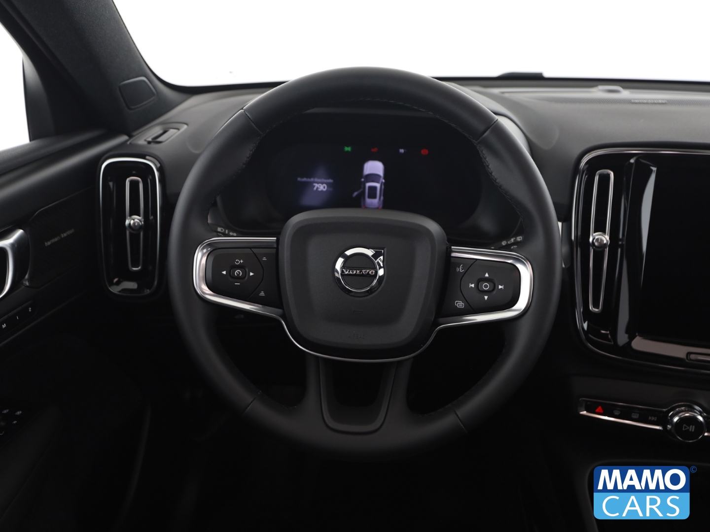 Fahrzeugabbildung Volvo XC40 B3 Plus Dark PIXEL/Pano/Totwinkel/Memory