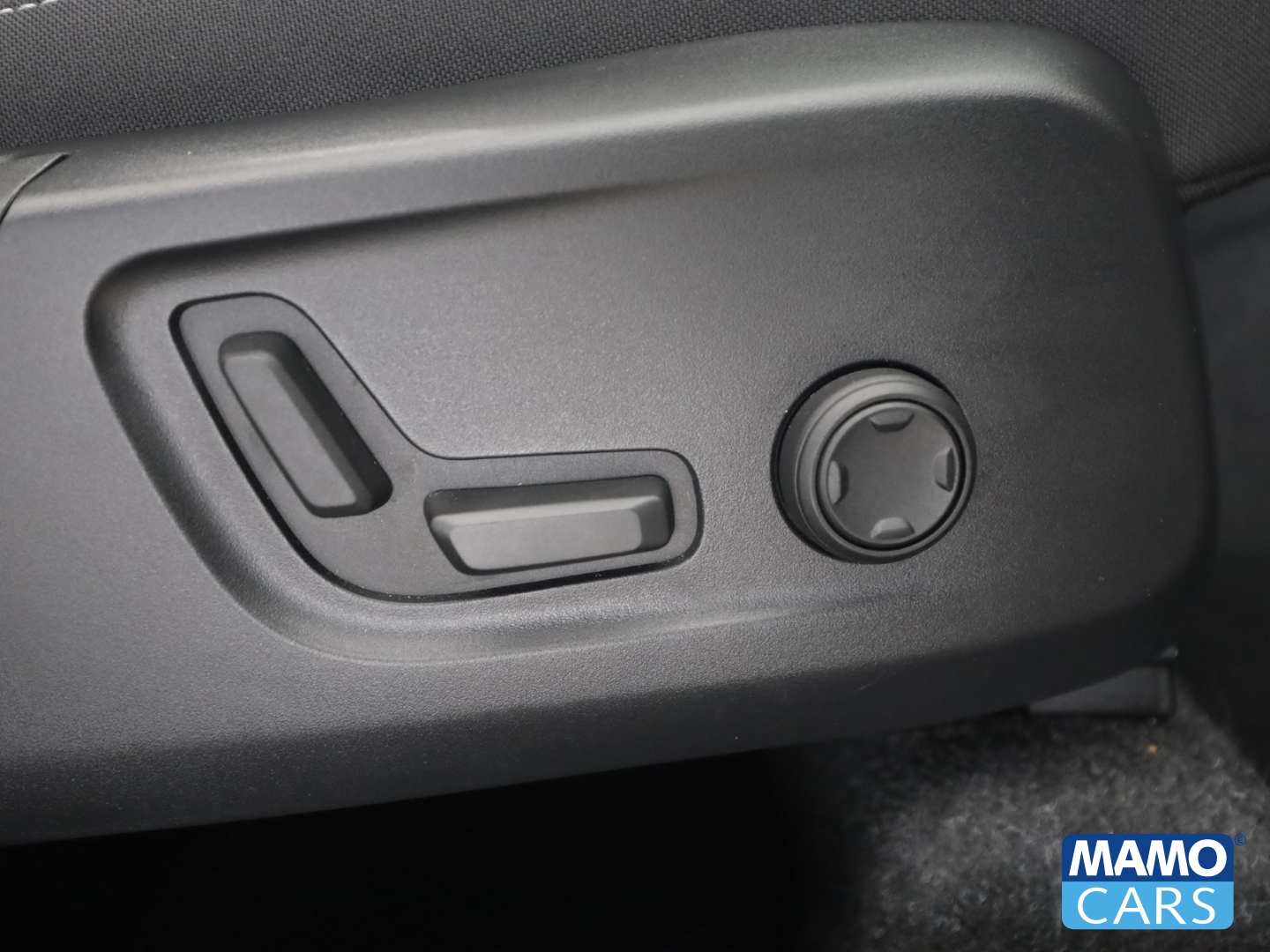 Fahrzeugabbildung Volvo XC40 B3 Plus Dark PIXEL/Pano/Totwinkel/Memory