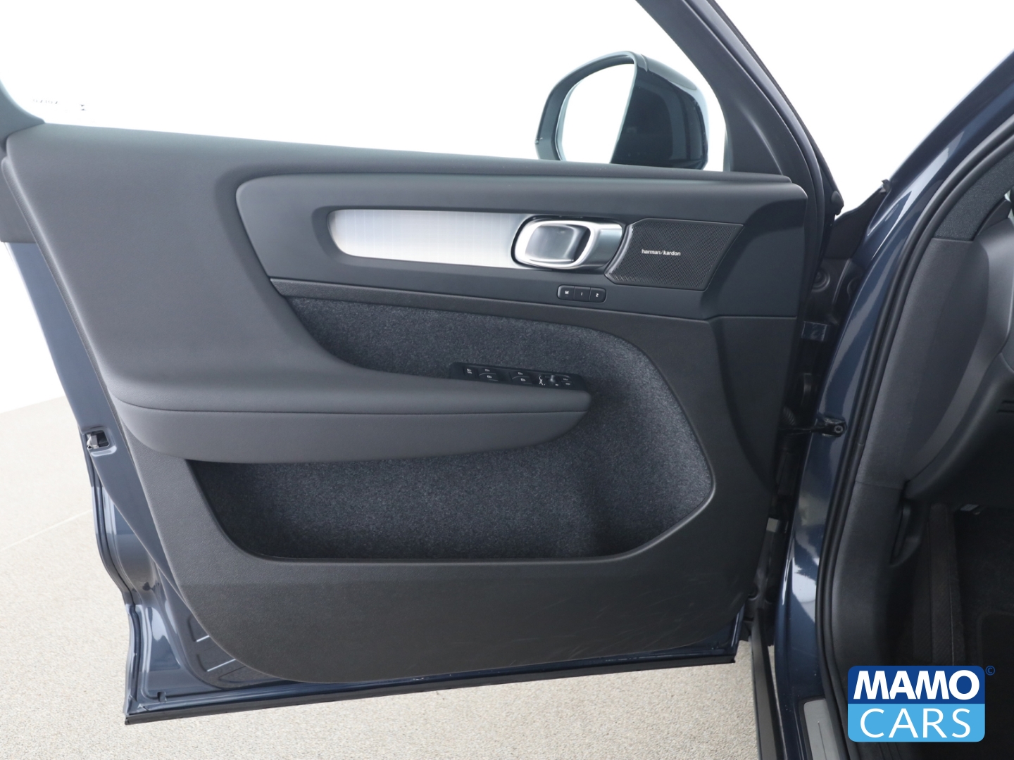 Fahrzeugabbildung Volvo XC40 B3 Plus Dark PIXEL/Pano/Totwinkel/Memory