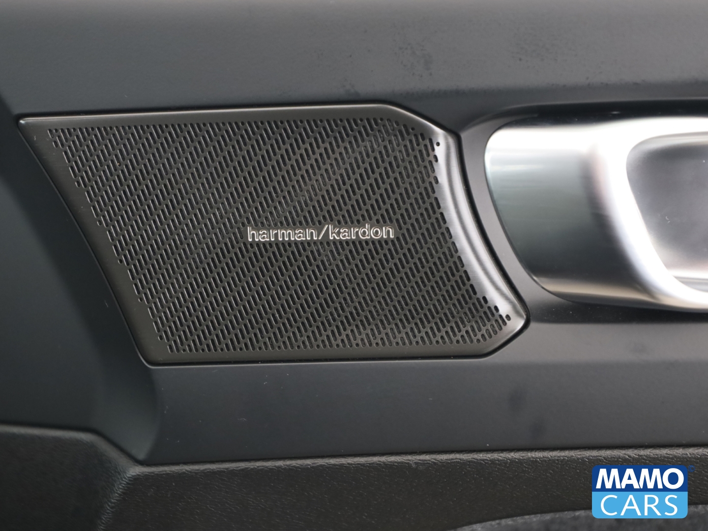 Fahrzeugabbildung Volvo XC40 B3 Plus Dark PIXEL/Pano/Totwinkel/Memory