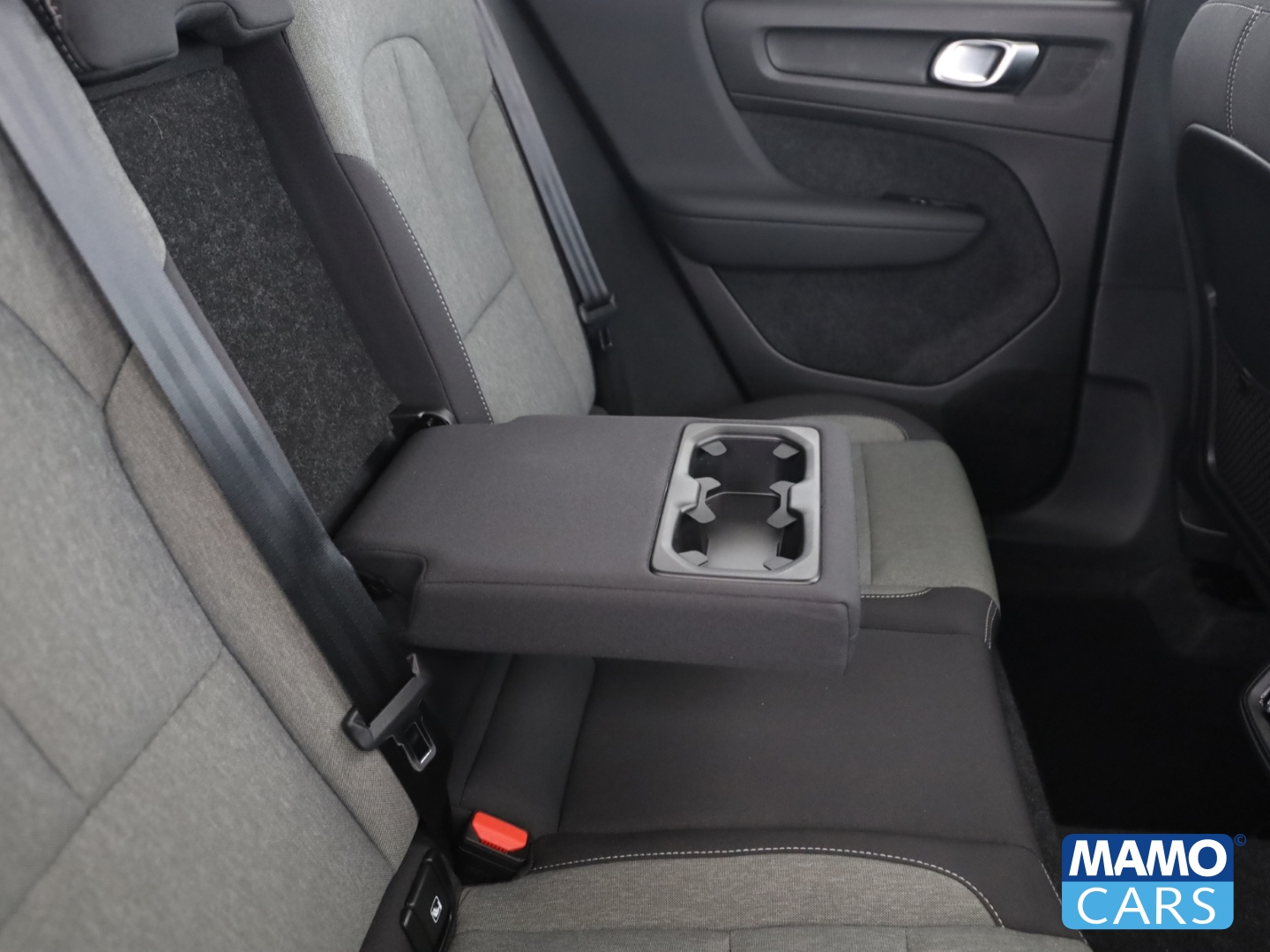 Fahrzeugabbildung Volvo XC40 B3 Plus Dark PIXEL/Pano/Totwinkel/Memory