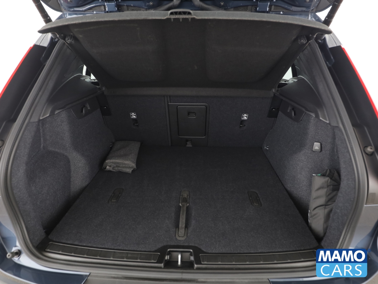 Fahrzeugabbildung Volvo XC40 B3 Plus Dark PIXEL/Pano/Totwinkel/Memory