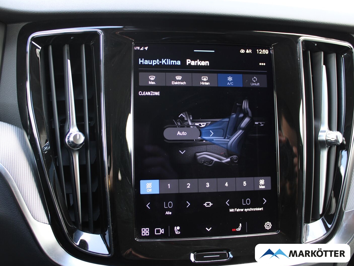 Fahrzeugabbildung Volvo V60 Kombi Core Recharge Plug-In Hybrid AWD/AHK/NAVI