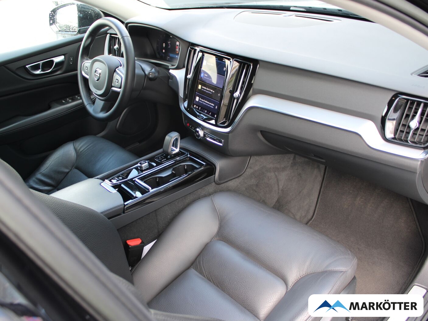 Fahrzeugabbildung Volvo V60 Kombi Core Recharge Plug-In Hybrid AWD/AHK/NAVI