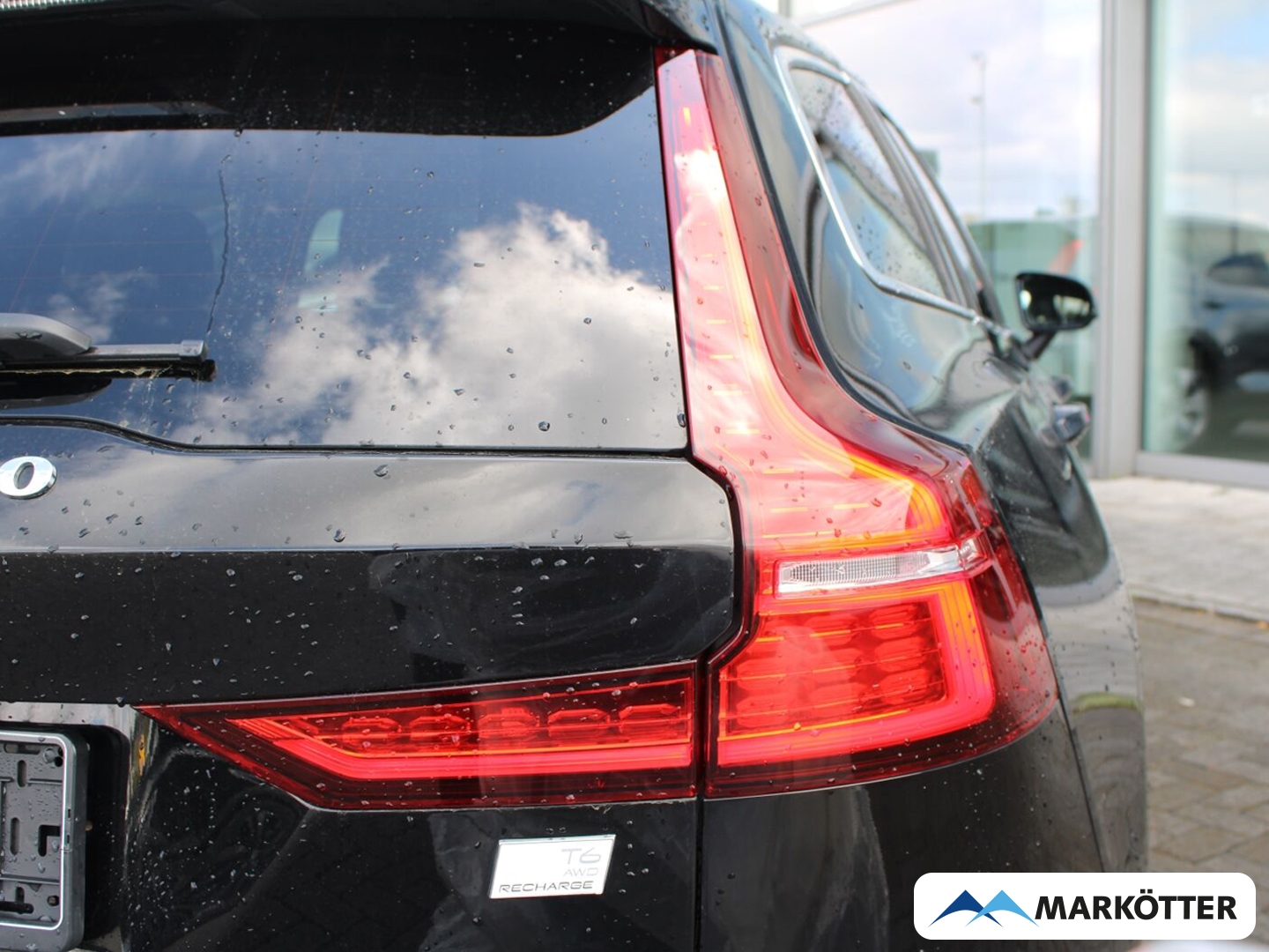 Fahrzeugabbildung Volvo V60 Kombi Core Recharge Plug-In Hybrid AWD/AHK/NAVI