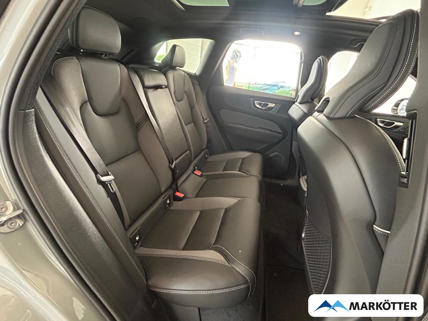 Fahrzeugabbildung Volvo XC60 Plus Black Edition AWD 360°/ACC/Panorama