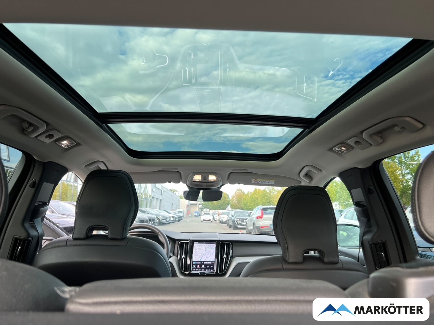 Fahrzeugabbildung Volvo XC60 B4 AWD Ultimate Dark ACC/BLIS/CAM/LH/PANO/SH