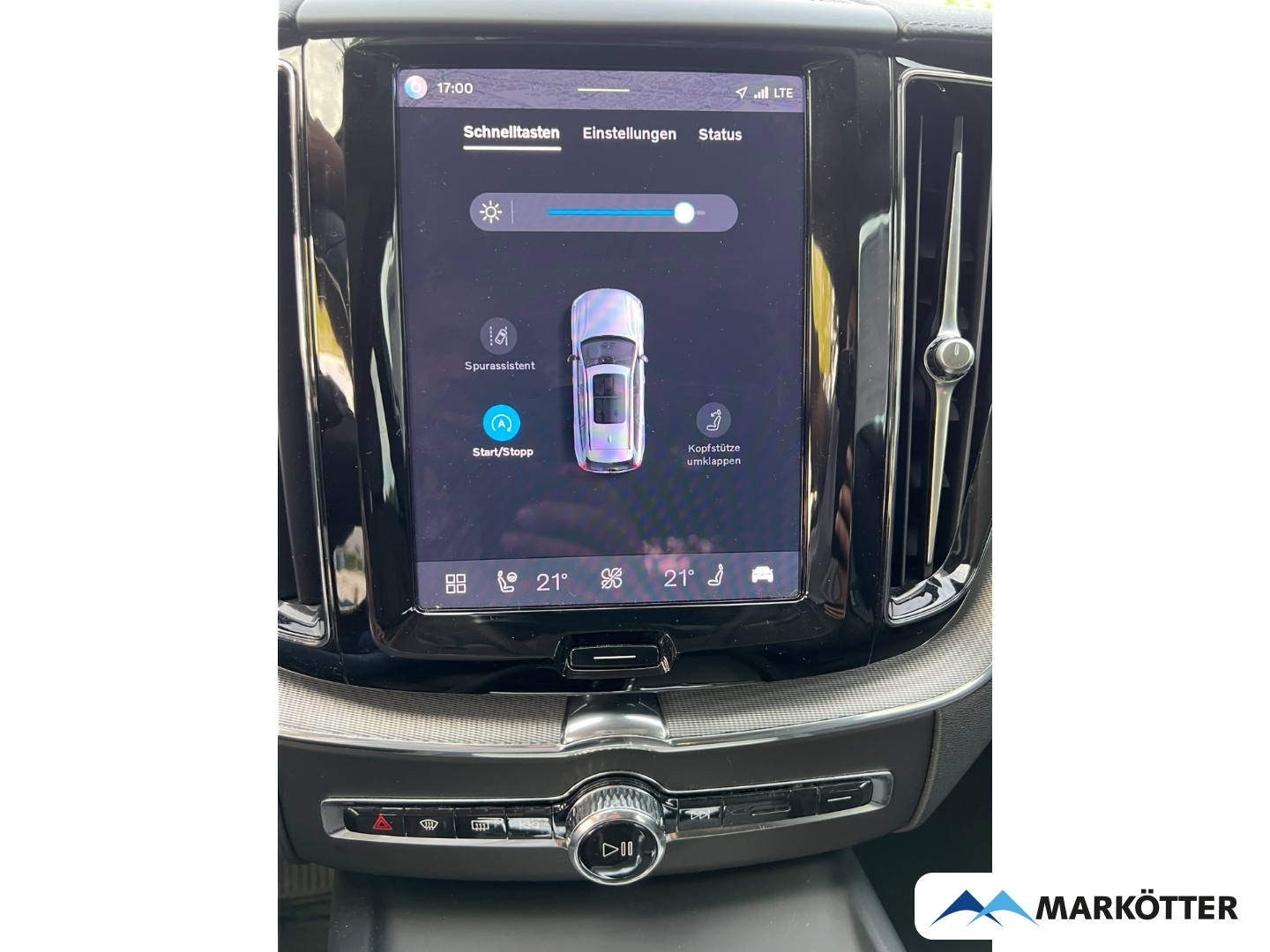 Fahrzeugabbildung Volvo XC60 B4 AWD Ultimate Dark ACC/BLIS/CAM/LH/PANO/SH
