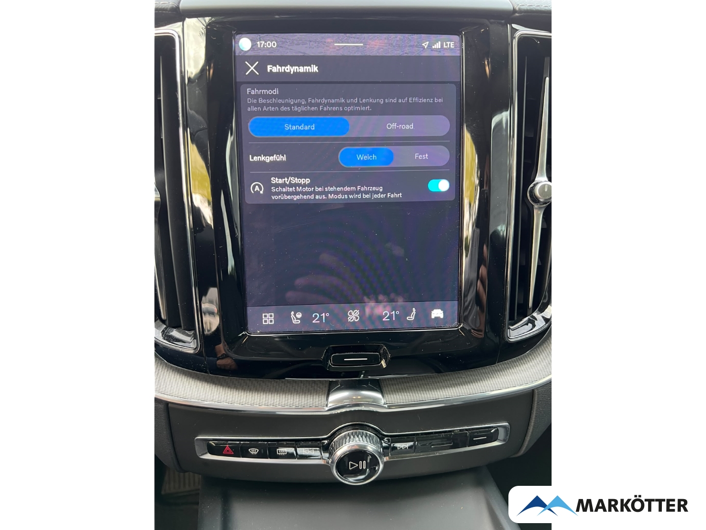 Fahrzeugabbildung Volvo XC60 B4 AWD Ultimate Dark ACC/BLIS/CAM/LH/PANO/SH