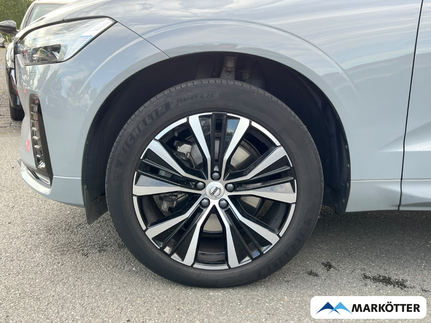 Fahrzeugabbildung Volvo XC60 B4 AWD Ultimate Dark ACC/BLIS/CAM/LH/PANO/SH
