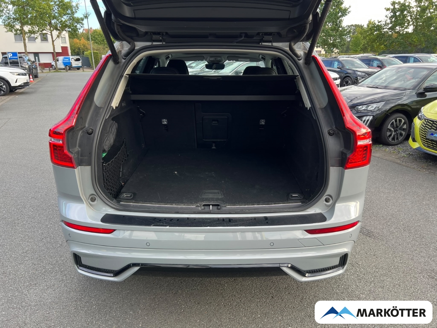 Fahrzeugabbildung Volvo XC60 B4 AWD Ultimate Dark ACC/BLIS/CAM/LH/PANO/SH
