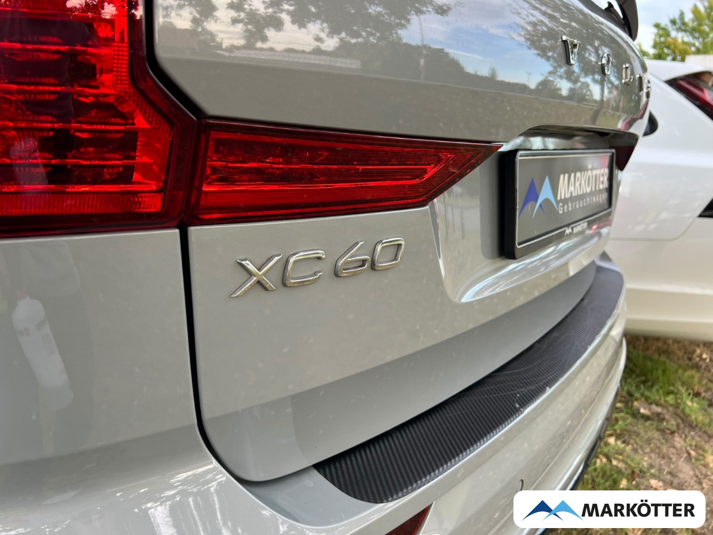 Fahrzeugabbildung Volvo XC60 B4 AWD Ultimate Dark ACC/BLIS/CAM/LH/PANO/SH