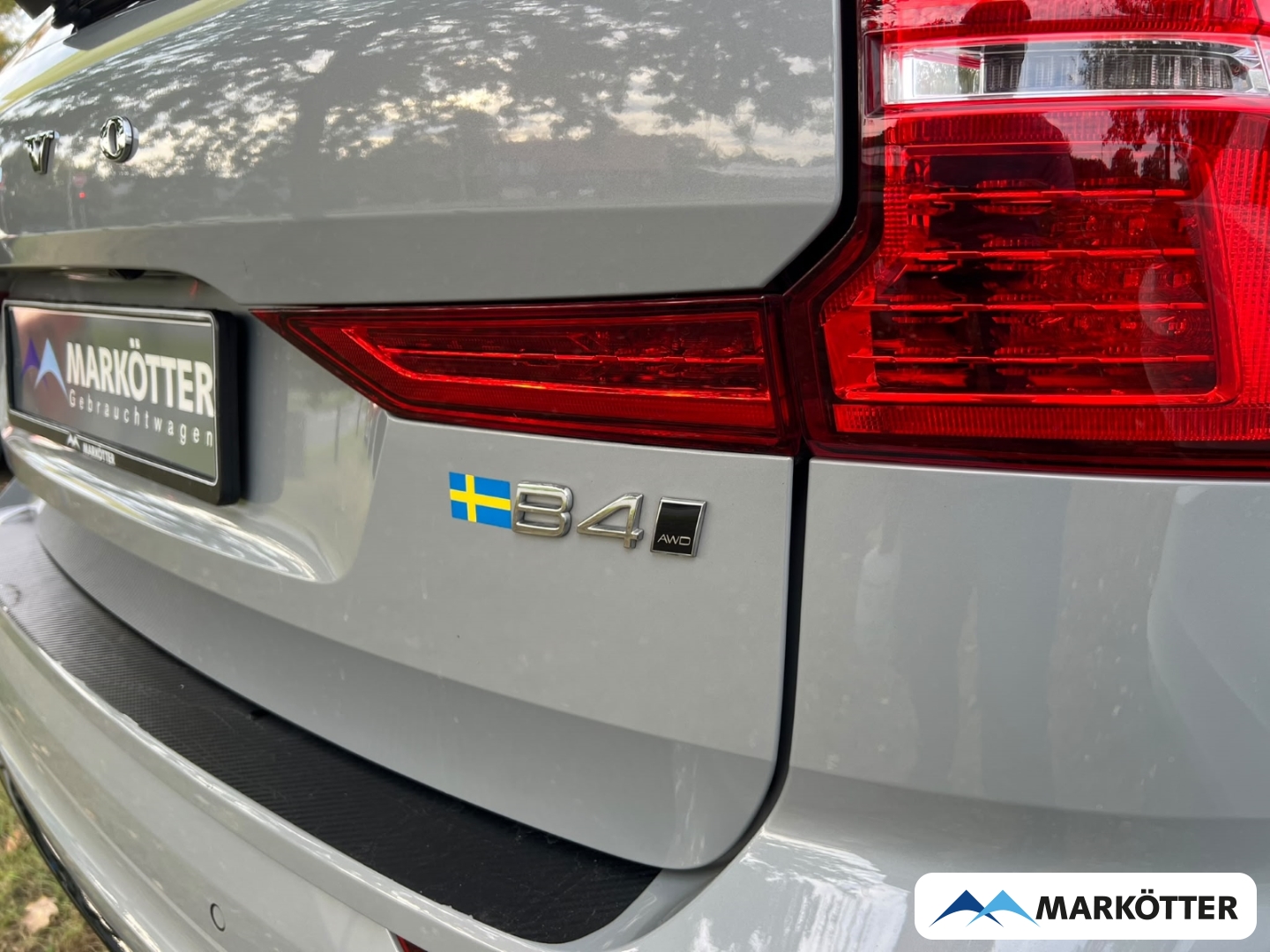 Fahrzeugabbildung Volvo XC60 B4 AWD Ultimate Dark ACC/BLIS/CAM/LH/PANO/SH