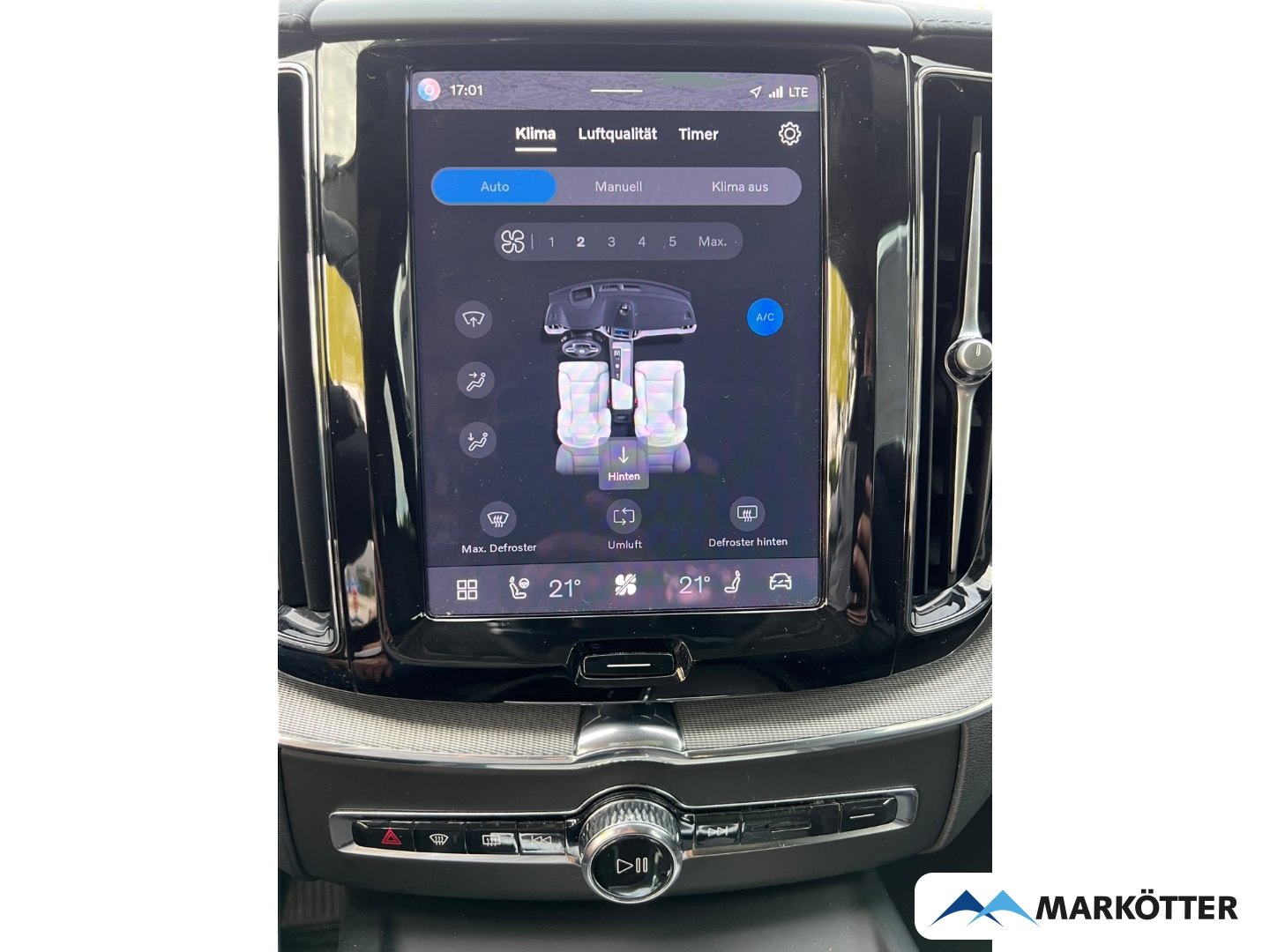 Fahrzeugabbildung Volvo XC60 B4 AWD Ultimate Dark ACC/BLIS/CAM/LH/PANO/SH