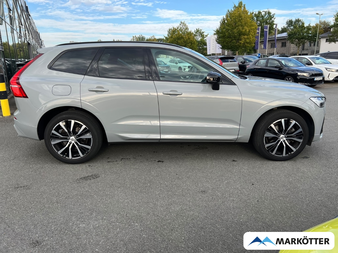 Fahrzeugabbildung Volvo XC60 B4 AWD Ultimate Dark ACC/BLIS/CAM/LH/PANO/SH