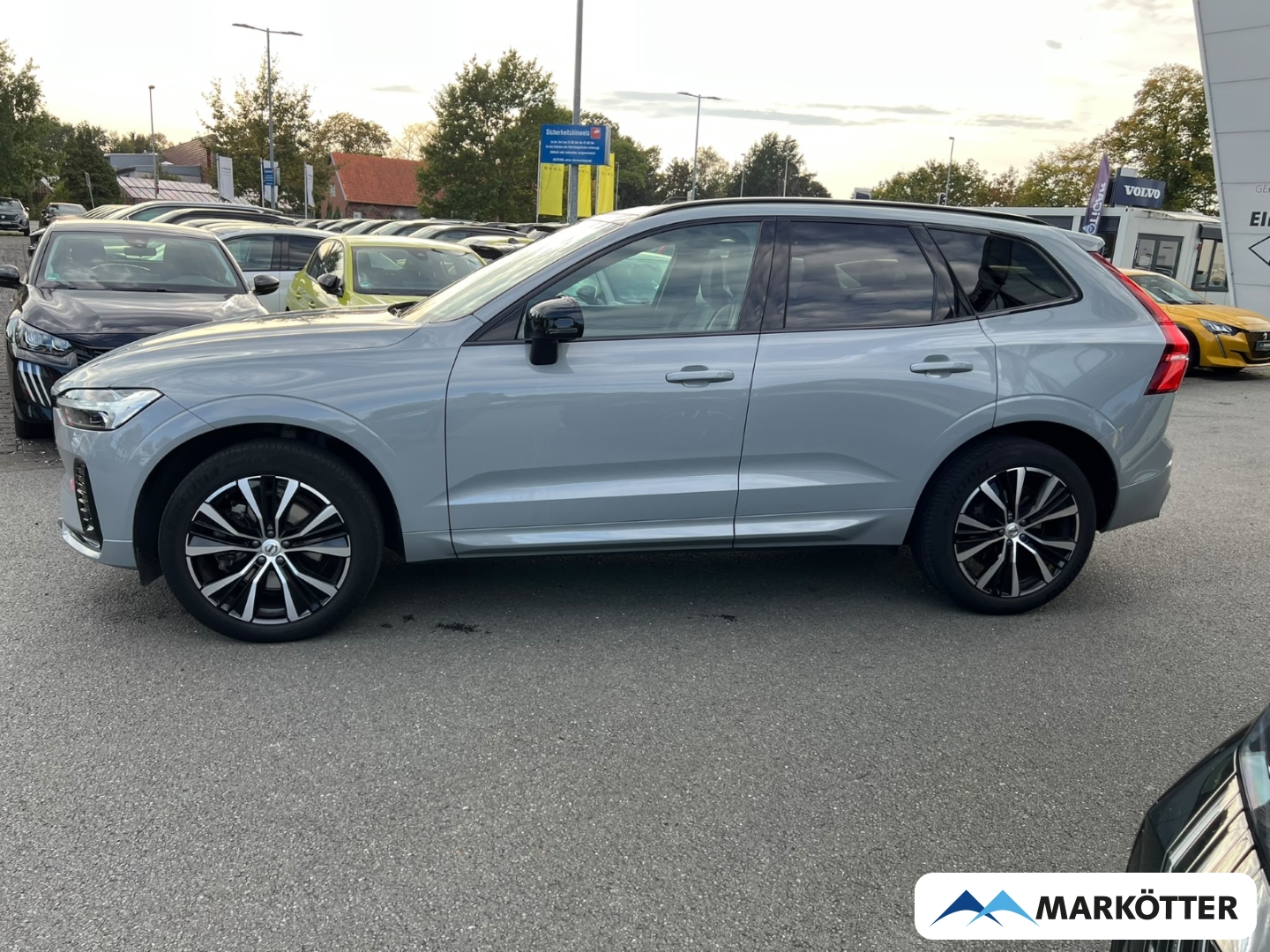 Fahrzeugabbildung Volvo XC60 B4 AWD Ultimate Dark ACC/BLIS/CAM/LH/PANO/SH