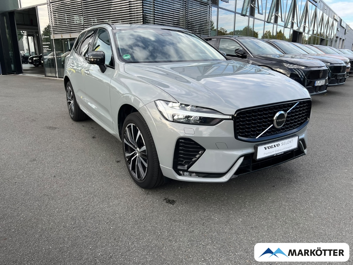 Fahrzeugabbildung Volvo XC60 B4 AWD Ultimate Dark ACC/BLIS/CAM/LH/PANO/SH
