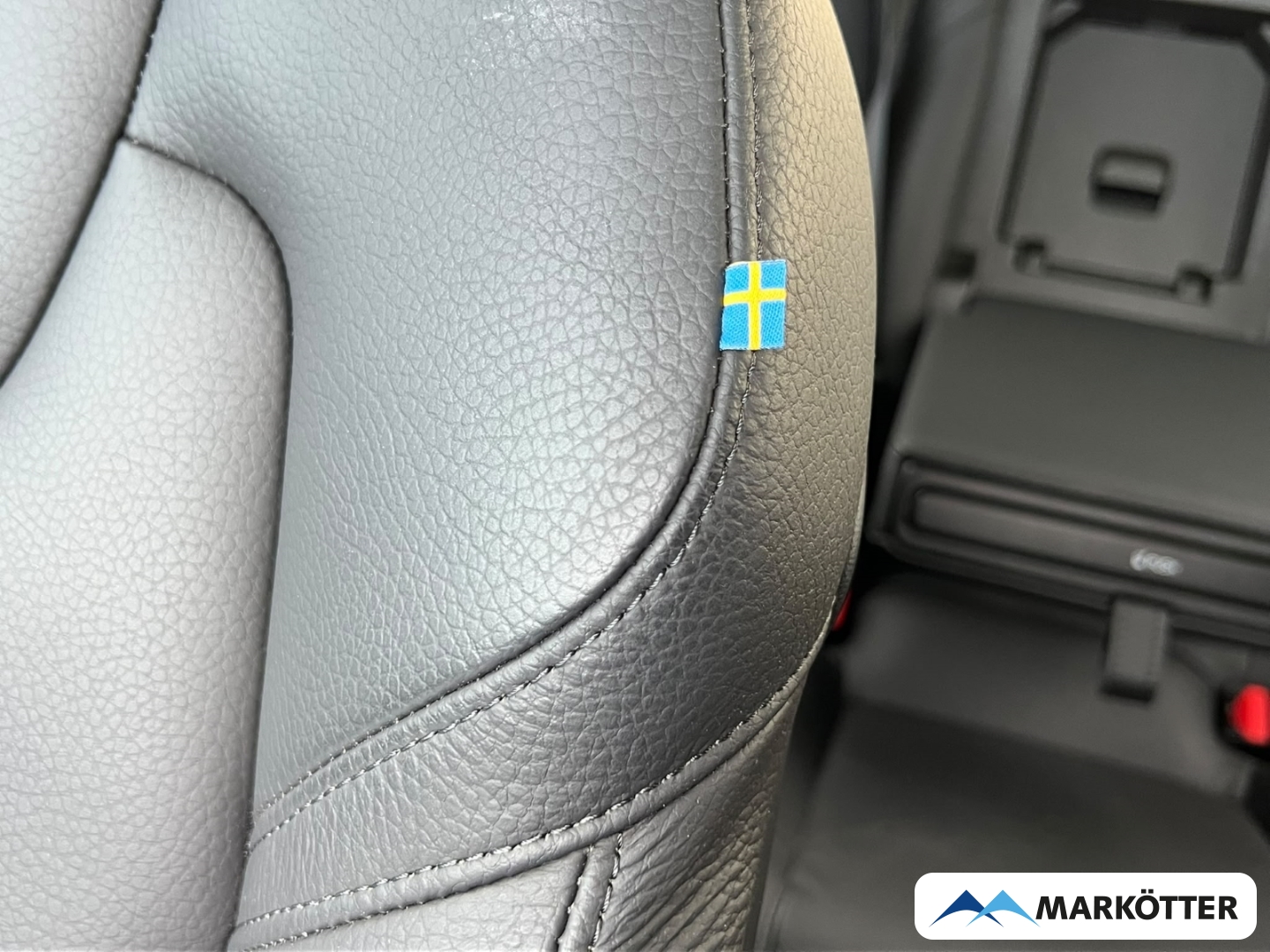 Fahrzeugabbildung Volvo XC60 B4 AWD Ultimate Dark ACC/BLIS/CAM/LH/PANO/SH