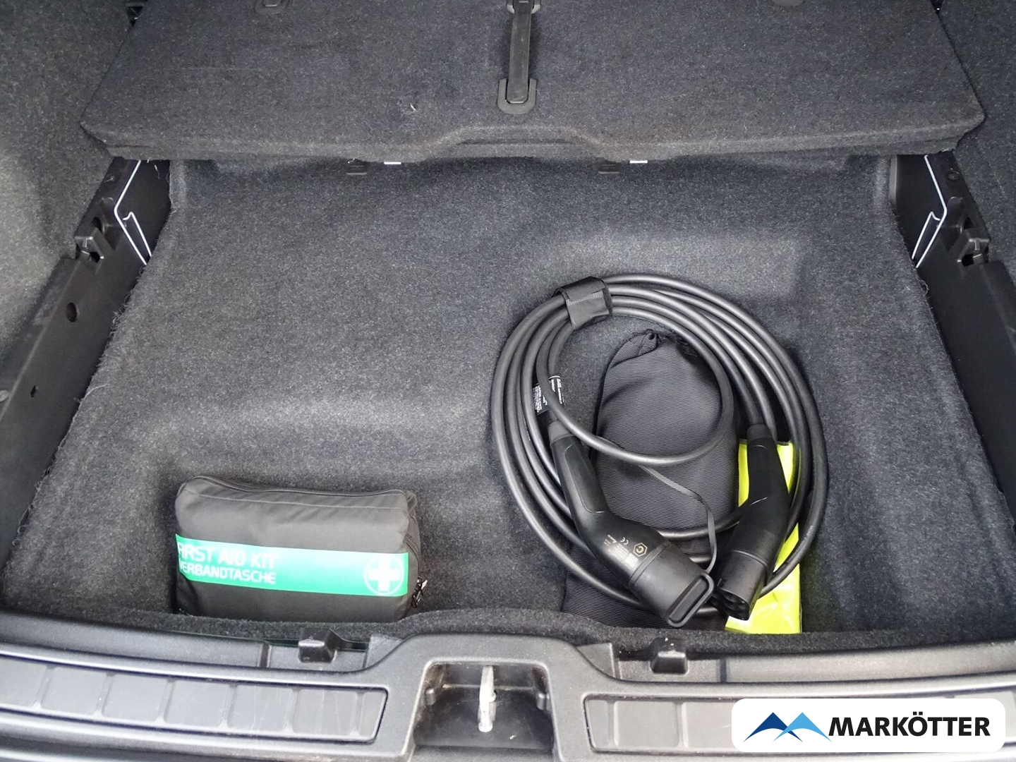 Fahrzeugabbildung Volvo XC40 Ultimate Recharge Pure Electric AWD RFK/SHZ