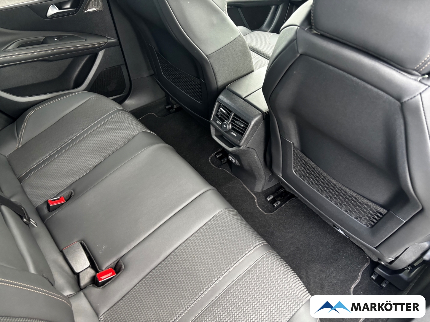 Fahrzeugabbildung Peugeot 3008 GT ACC/BLIS/CAM/FOCAL/SHZ/NAVI/LED