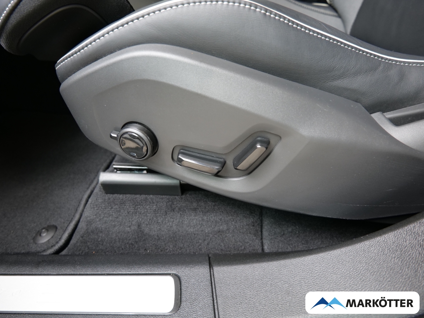 Fahrzeugabbildung Volvo XC60 T8 Plus Black Edition /Schiebedach/360CAM/