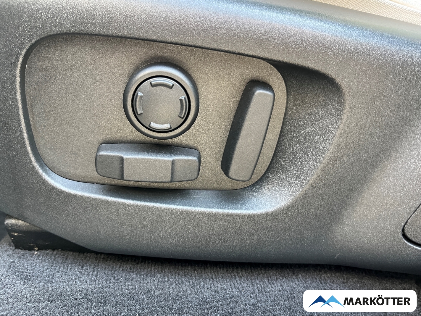 Fahrzeugabbildung Land Rover Range Rover Velar D300 R-Dynamic ACC/AHK/Pano
