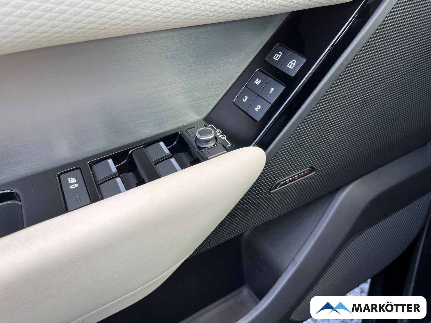 Fahrzeugabbildung Land Rover Range Rover Velar D300 R-Dynamic ACC/AHK/Pano