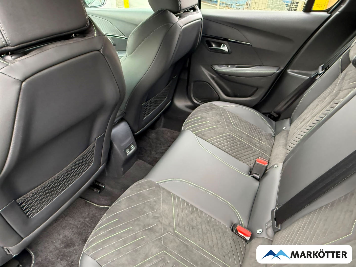 Fahrzeugabbildung Peugeot 208 GT Hybrid 100 CAM/MASSAGE/NAVI/SHZ/TEMP